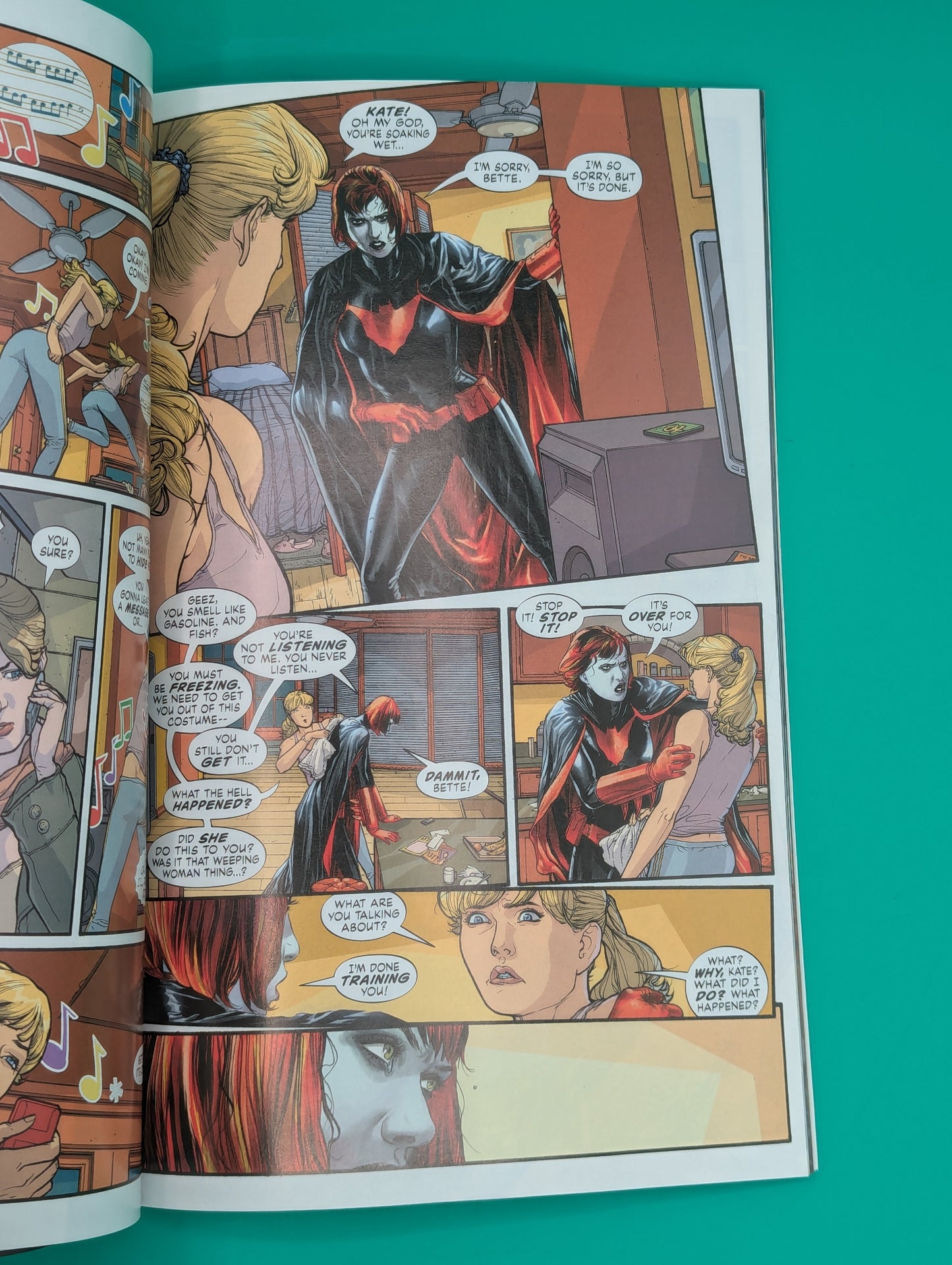 Batwoman Vol. 1: Hydrology (2012) - DC TPB Collectibles:Comic Books & Memorabilia:Comics:Comics & Graphic Novels JJJambers Vintage Vault