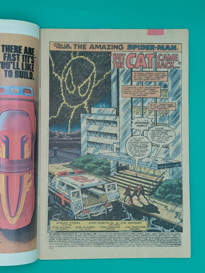 Spider-Man, Amazing: She's Back... The Black Cat #226 [Newsstand](1982) - Marvel Comic - VF minus Collectibles:Comic Books & Memorabilia:Comics:Comics & Graphic Novels JJJambers Jamboree